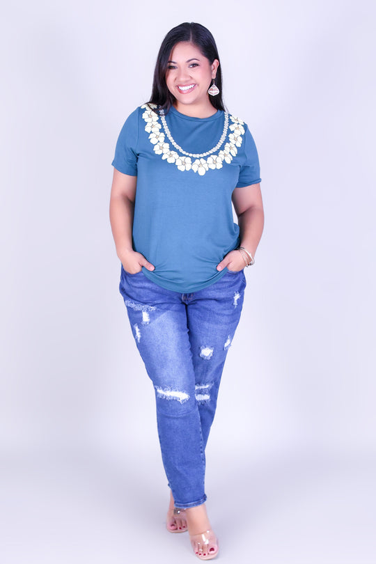 PIKAKE FRONT PUAKENIKENI LEI TEE