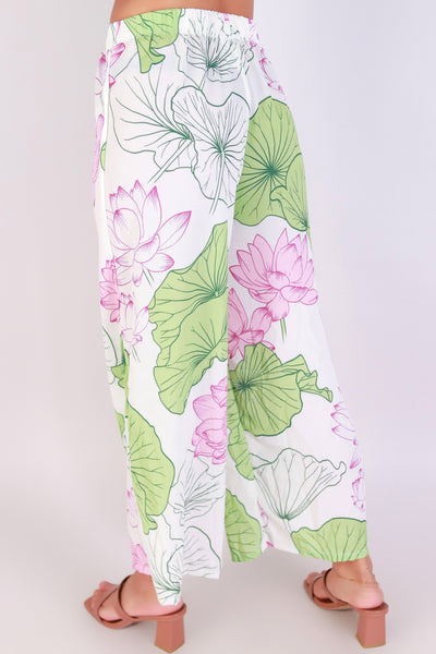 Jeans Warehouse Hawaii - PRINT WOVEN CAPRI'S - WATER LILY CAPRI PANTS | By LUZ