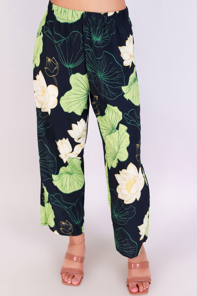 Jeans Warehouse Hawaii - PRINT WOVEN CAPRI'S - WATER LILY CAPRI PANTS | By LUZ