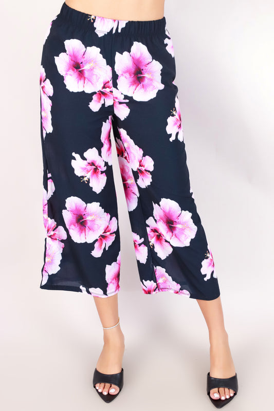 Jeans Warehouse Hawaii - PRINT WOVEN CAPRI'S - HIBISCUS CAPRI PANTS | By LUZ