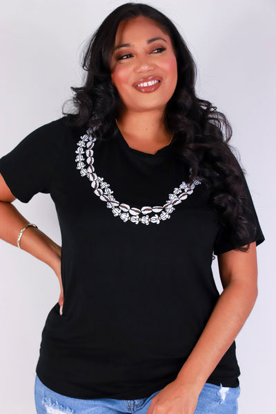 Jeans Warehouse Hawaii - PLUS S/S SCREENS - SHELL CROWN FLOWER LEI TEE | By LUZ