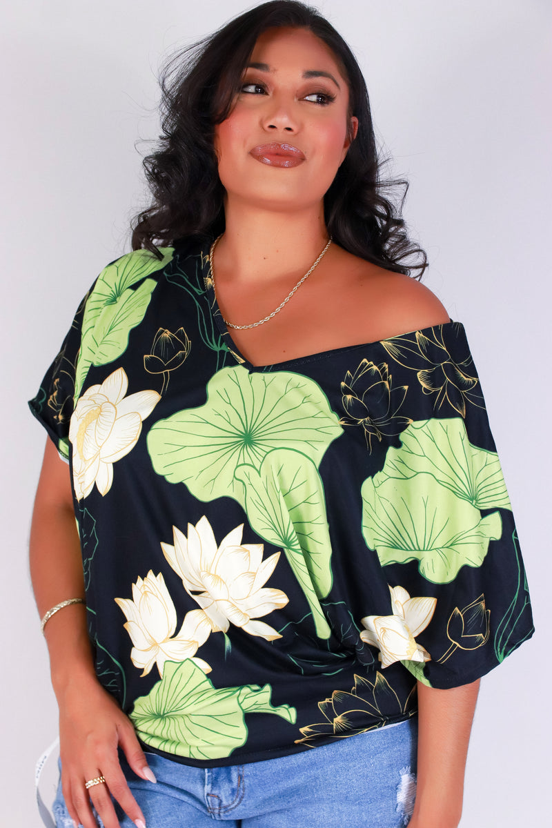 Jeans Warehouse Hawaii - PLUS PRINTED S/S - WATER LILY DOLMAN TOP | By LUZ
