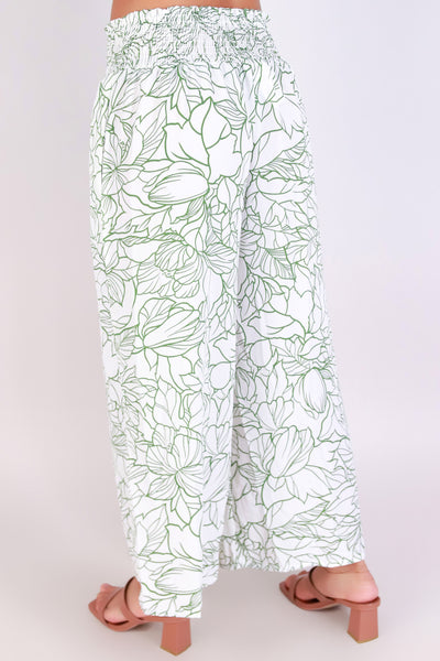 Jeans Warehouse Hawaii - PRINT WOVEN CAPRI'S - WILDFLOWER WAVES CAPRI PANTS | By PAPERMOON/ B_ENVIED