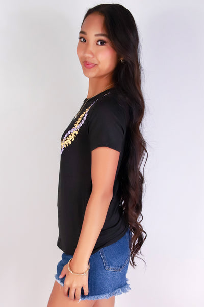 Jeans Warehouse Hawaii - S/S SCREEN - PUAKENIKENI CROWN FLOWER LEI TEE | By LUZ