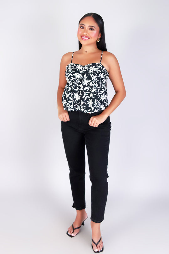 FLIRTY FLORALS TOP
