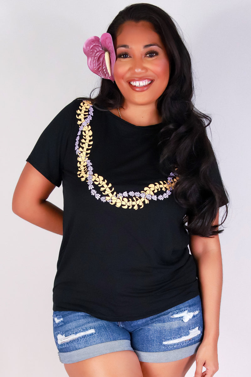 Jeans Warehouse Hawaii - PLUS S/S SCREENS - PUAKENIKENI CROWN FLOWER LEI TEE | By LUZ