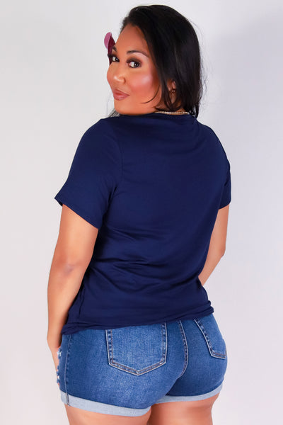 Jeans Warehouse Hawaii - PLUS S/S SCREENS - PUAKENIKENI CROWN FLOWER LEI TEE | By LUZ