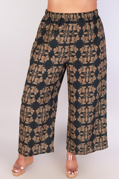 Jeans Warehouse Hawaii - PLUS PRINT WOVEN CAPRI'S - HIBISCUS QUILT CAPRI'S | By LUZ