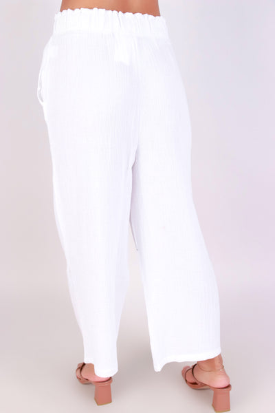 Jeans Warehouse Hawaii - SOLID WOVEN CAPRI'S - BREEZE WALK CAPRI PANTS | By I&I WHOLESALES CORP