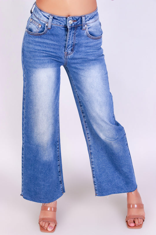 TIMELESS BLUES DENIM CAPRIS