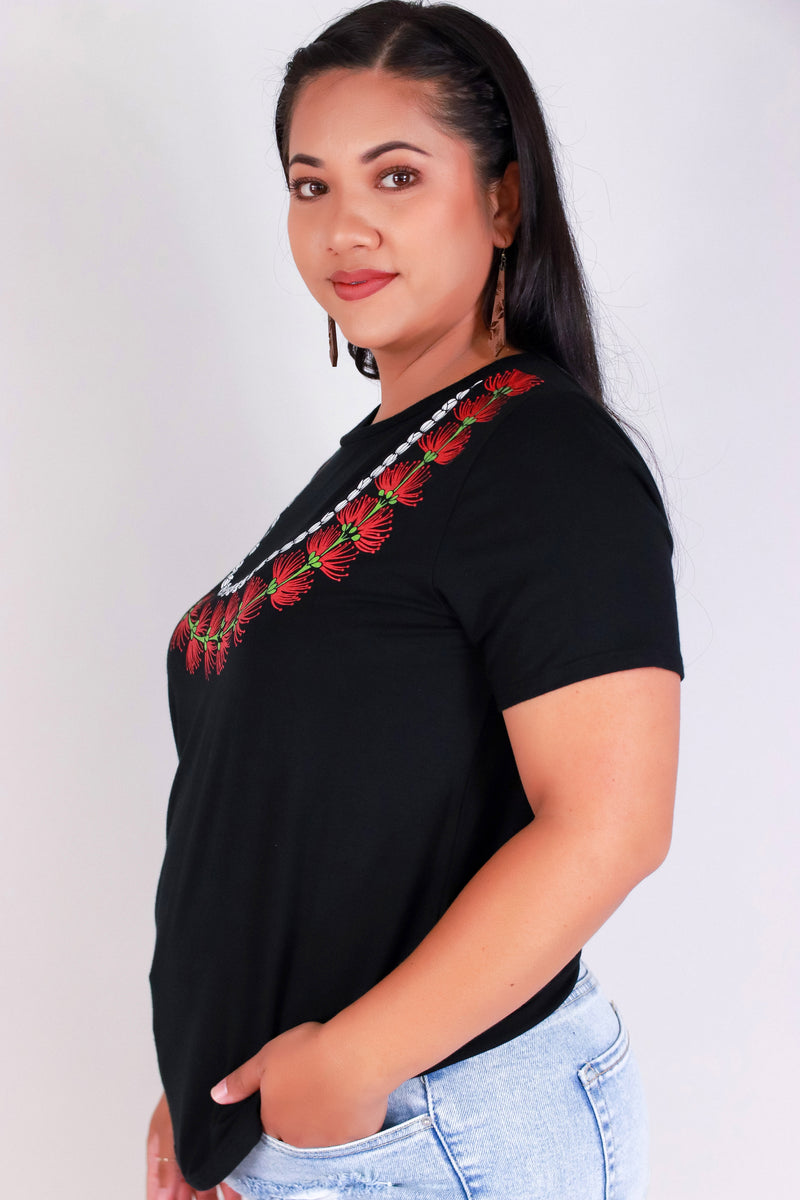 Jeans Warehouse Hawaii - PLUS S/S SCREENS - OHIA LEHUA LEI TEE | By LUZ