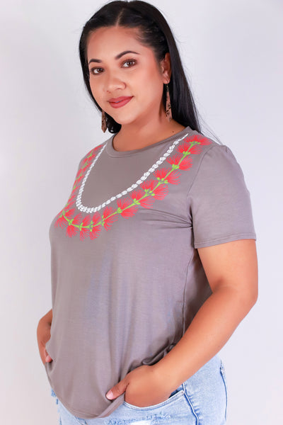 Jeans Warehouse Hawaii - PLUS S/S SCREENS - OHIA LEHUA LEI TEE | By LUZ