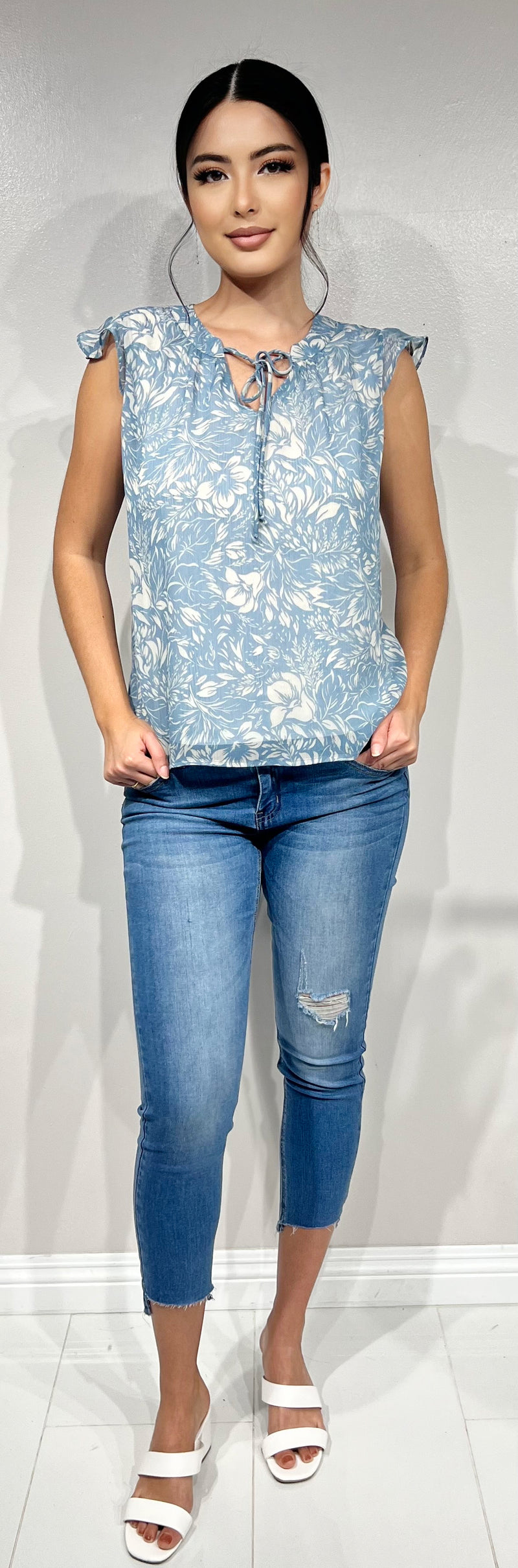 Jeans Warehouse Hawaii - S/S PRINT WOVEN TOPS - FLUTTER SLEEVE FLORAL TOP | By GILLI