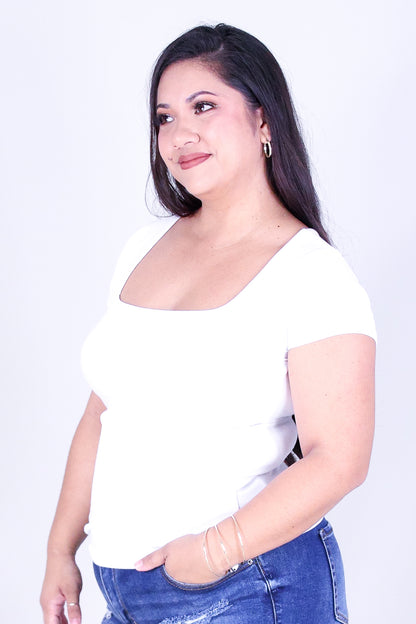 PRETTY ESSENTIAL TEE