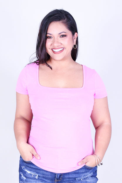 PRETTY ESSENTIAL TEE