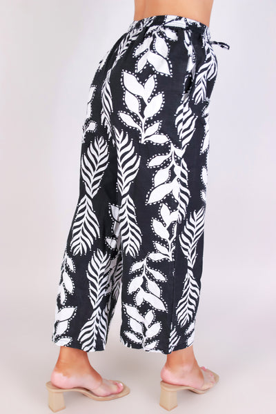 Jeans Warehouse Hawaii - PRINT WOVEN CAPRI'S - LEAF IT TO ME CAPRI'S | By GOGO APPAREL INC