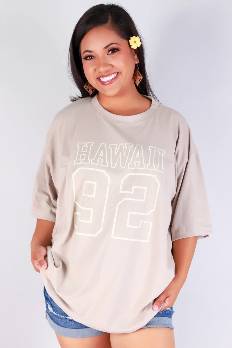 Jeans Warehouse Hawaii - PLUS S/S SCREENS - HAWAII 92 LOGO TEE | By ROCK & ROSE BY CHERIE