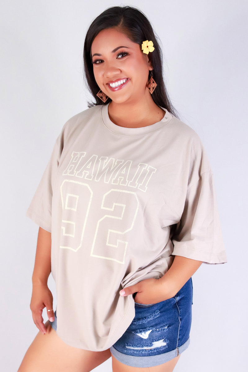 Jeans Warehouse Hawaii - PLUS S/S SCREENS - HAWAII 92 LOGO TEE | By ROCK & ROSE BY CHERIE