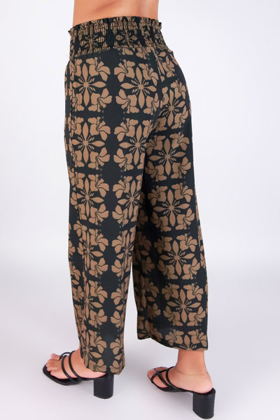 Jeans Warehouse Hawaii - PRINT WOVEN PANTS - HIBISCUS QUILT SMOCKED WAIST PANTS | By LUZ