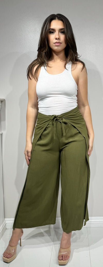 Jeans Warehouse Hawaii - SOLID WOVEN PANTS - PETAL FRONT WIDE LEG PANTS | By LLOVE, INC.