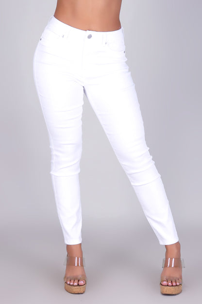 CLASSIC FIT SKINNY JEANS