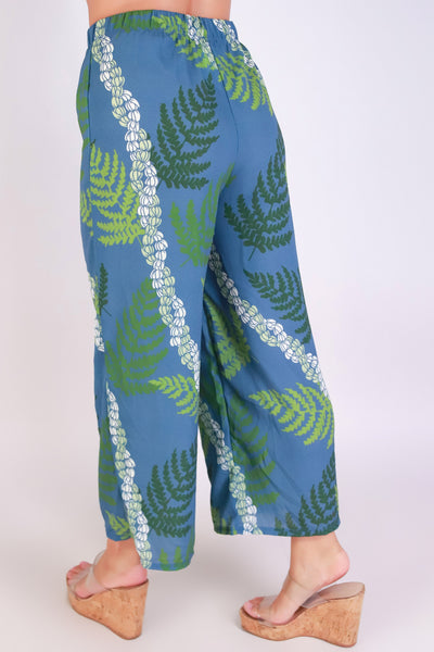 Jeans Warehouse Hawaii - PRINT WOVEN CAPRI'S - PIKAKE PALAPALAI CAPRI PANTS | By LUZ