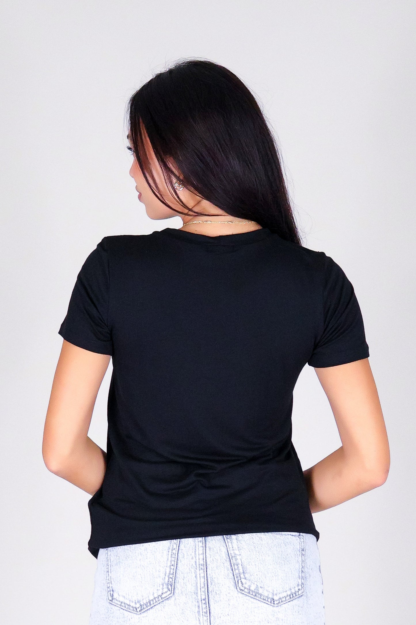 ALOHA PIKAKE NECKLACE TEE