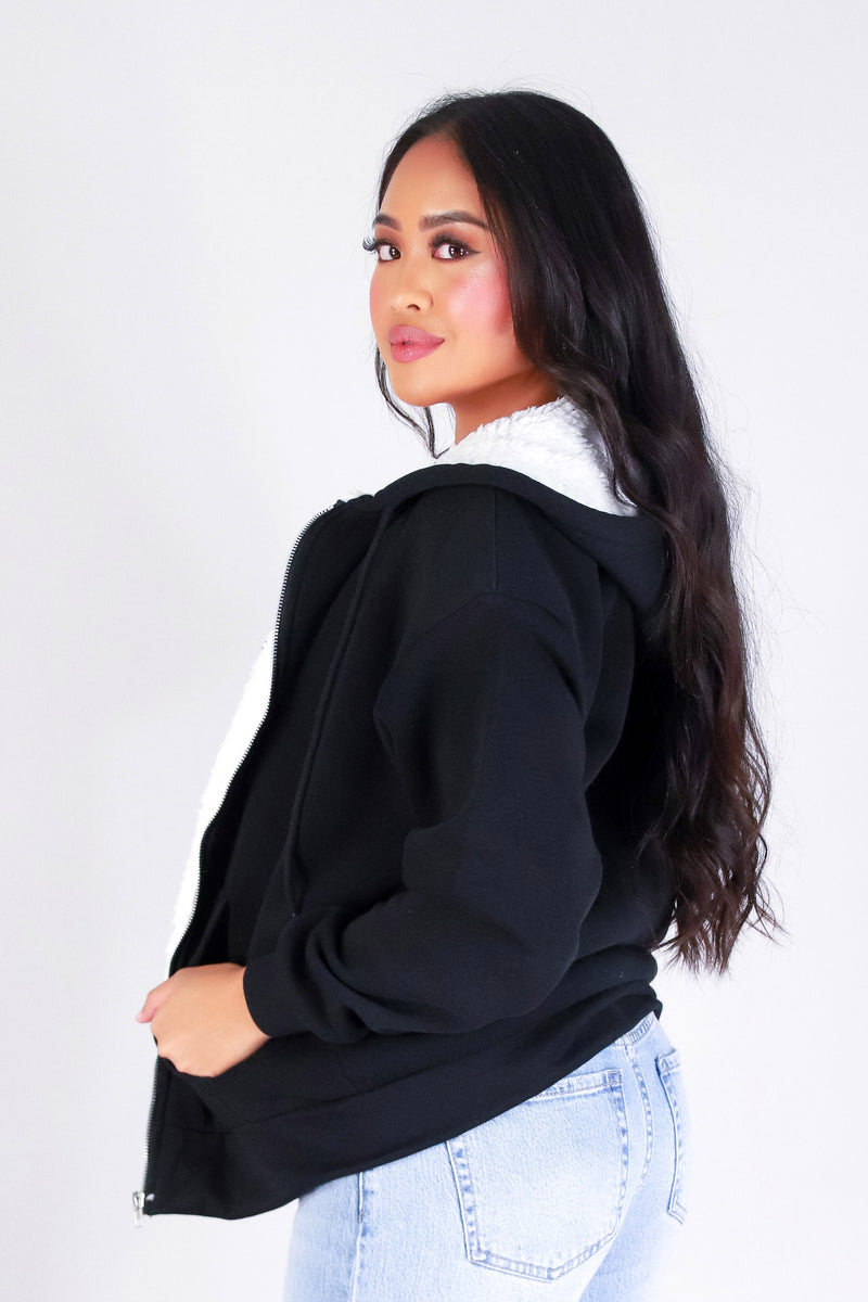 WEEKEND FLUFF SHERPA JACKET