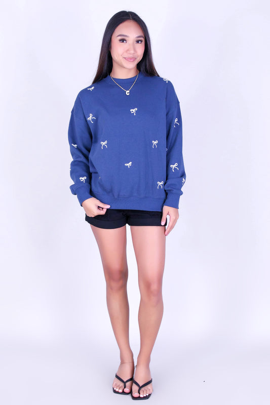 BOW EMBROIDERED CREW SWEATER