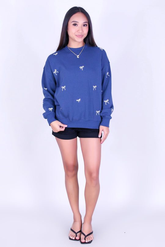 BOW EMBROIDERED CREW SWEATER