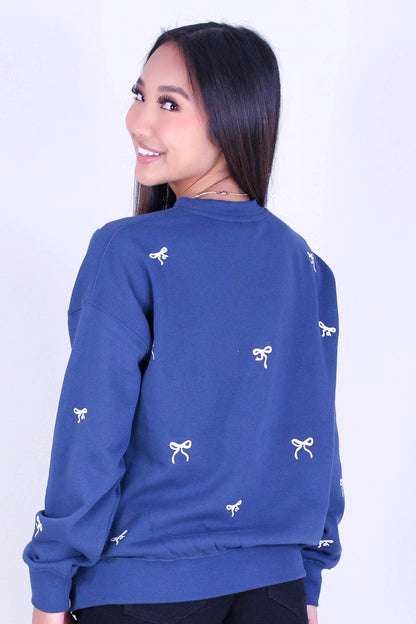 BOW EMBROIDERED CREW SWEATER