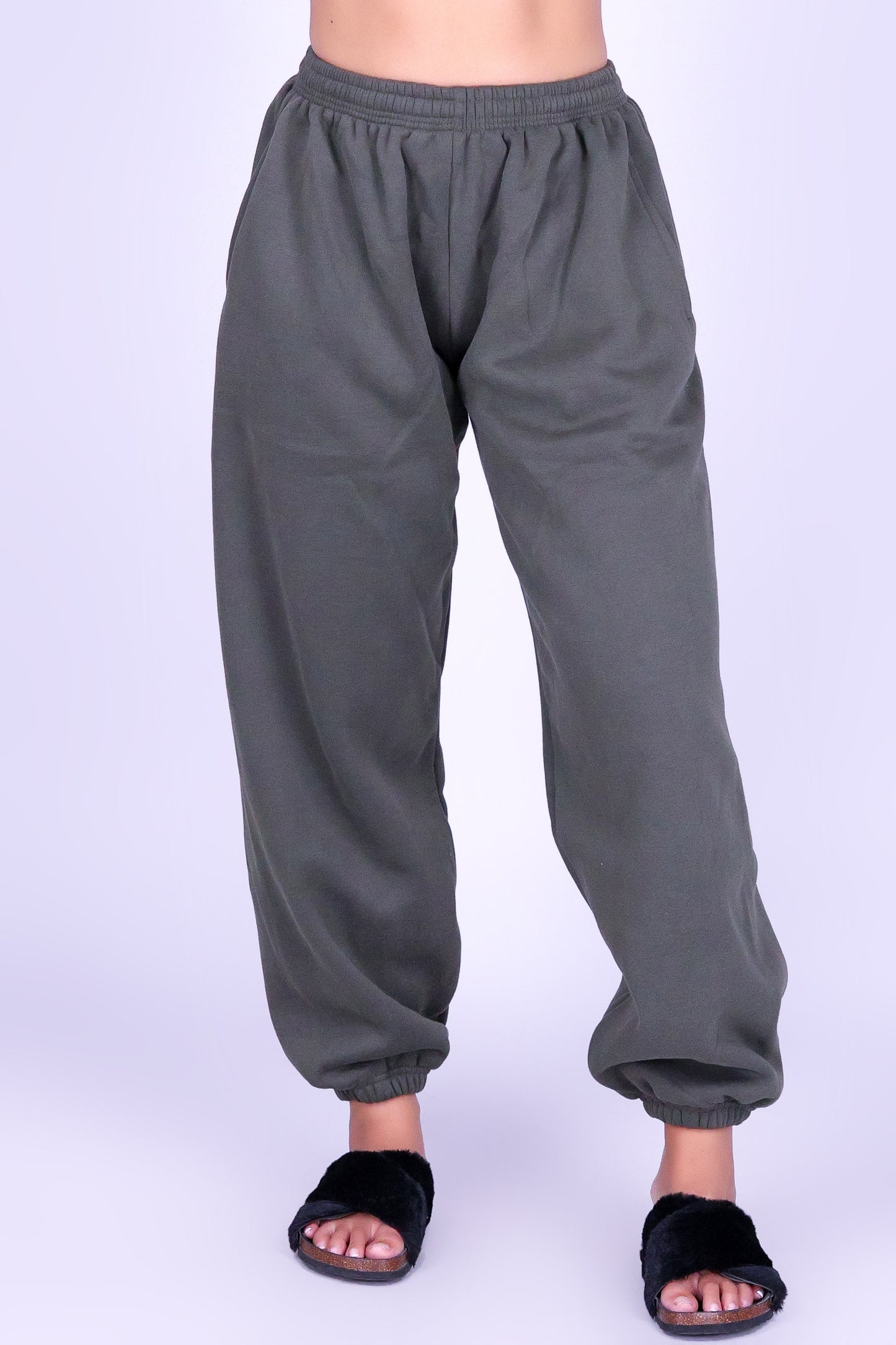 MODEL OFF DUTY JOGGER
