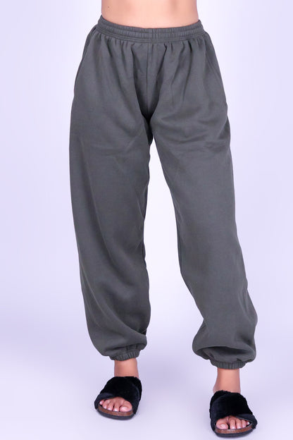 MODEL OFF DUTY JOGGER