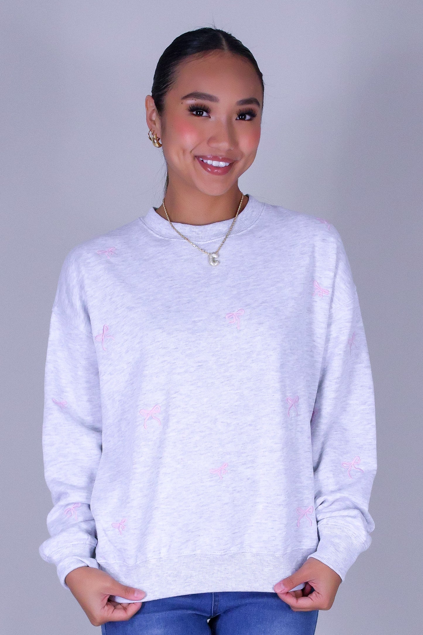 BOW EMBROIDERED CREW SWEATER
