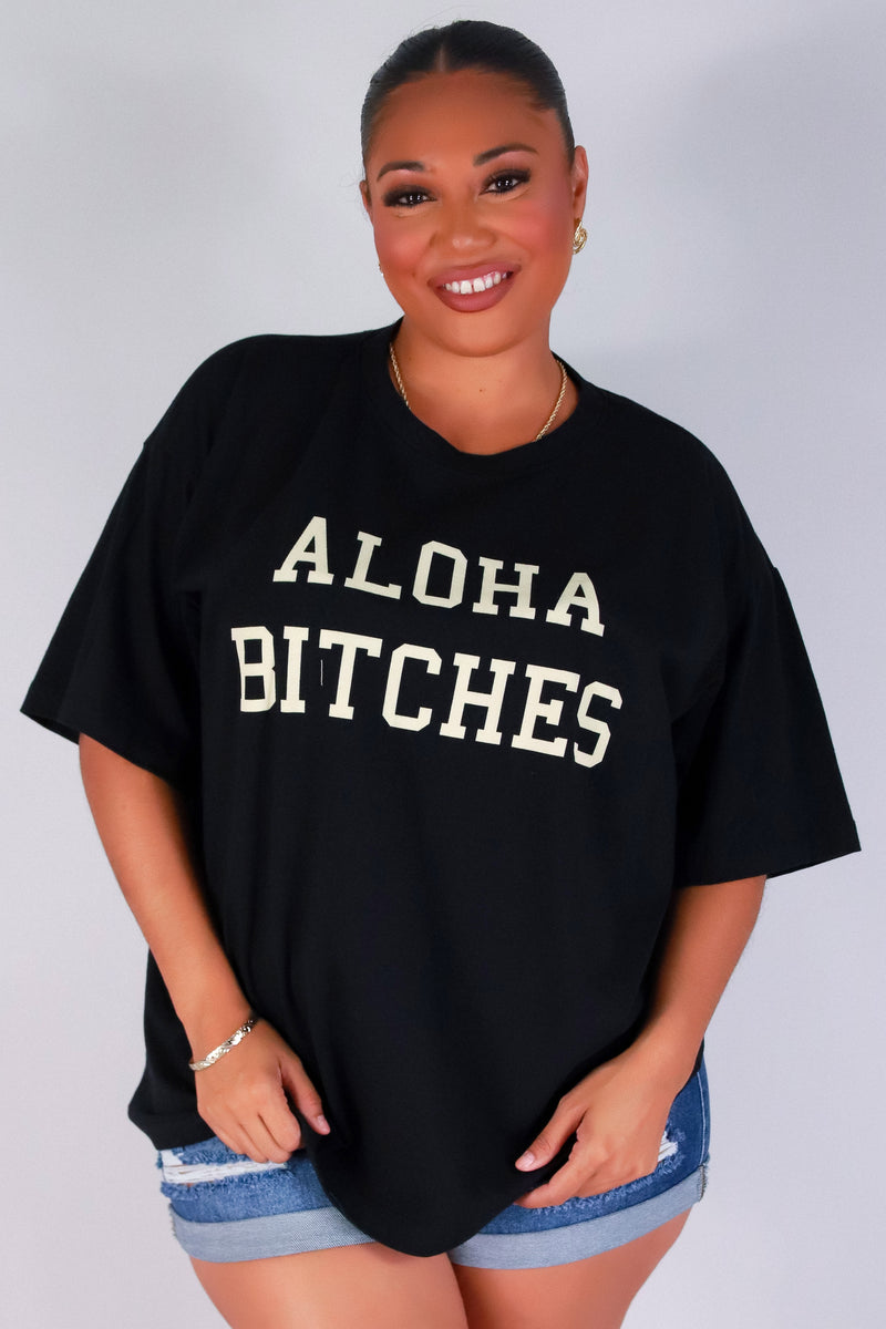 Jeans Warehouse Hawaii - PLUS S/S SCREENS - ALOHA BITCHES TEE | By ROCK & ROSE BY CHERIE