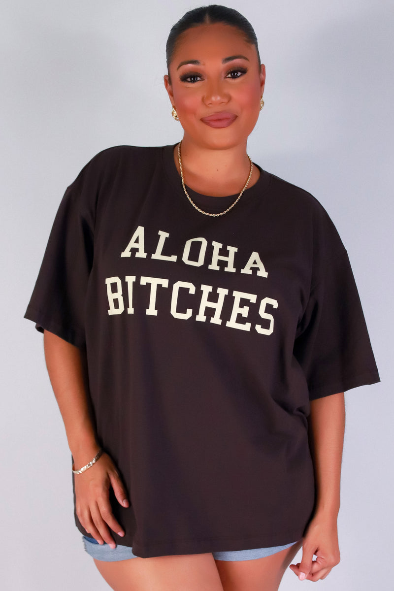 Jeans Warehouse Hawaii - PLUS S/S SCREENS - ALOHA BITCHES TEE | By ROCK & ROSE BY CHERIE