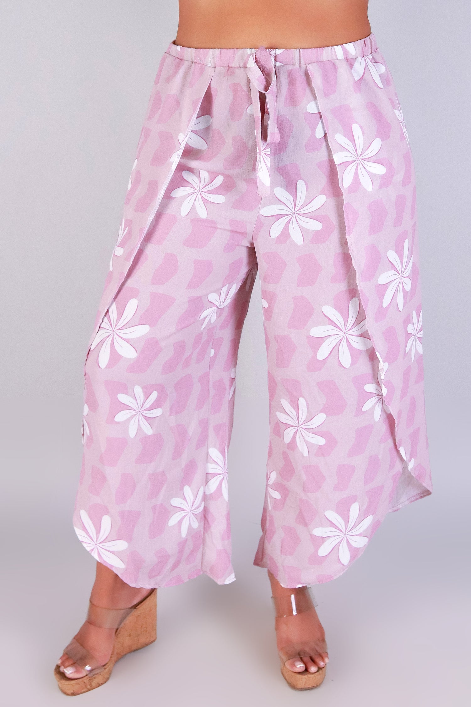 Jeans Warehouse Hawaii - PLUS PRINT WOVEN CAPRI'S - TIARE SHELL CAPRI'S | By LUZ