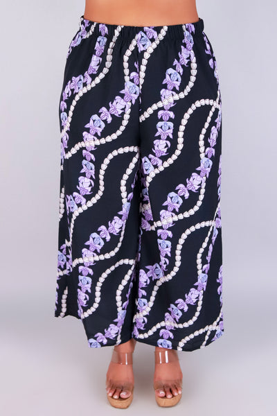 Jeans Warehouse Hawaii - PLUS PRINT WOVEN CAPRI'S - PIKAKE CROWN FLOWER CAPRI'S | By LUZ