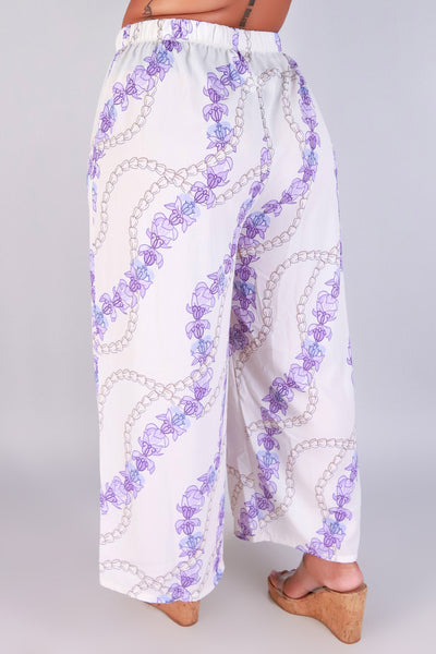 Jeans Warehouse Hawaii - PLUS PRINT WOVEN CAPRI'S - PIKAKE CROWN FLOWER CAPRI'S | By LUZ