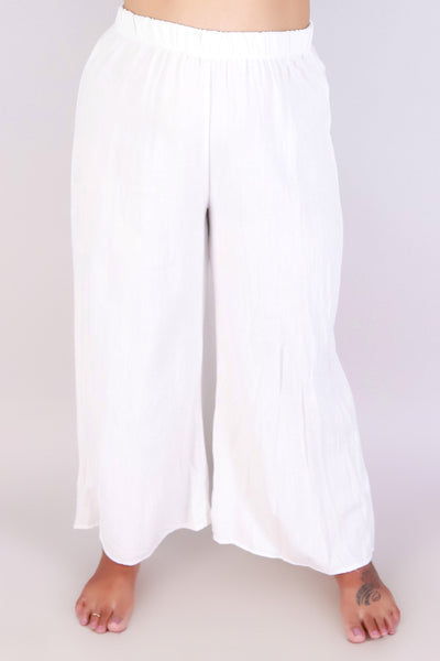 Jeans Warehouse Hawaii - PLUS PLUS WOVEN CASUAL CAPRIS - CITY BREEZE CAPRI PANTS | By ZENOBIA