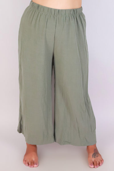 Jeans Warehouse Hawaii - PLUS PLUS WOVEN CASUAL CAPRIS - CITY BREEZE CAPRI PANTS | By ZENOBIA