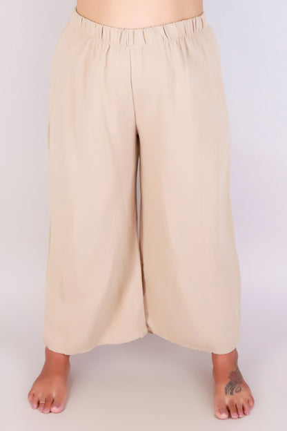 Jeans Warehouse Hawaii - PLUS PLUS WOVEN CASUAL CAPRIS - CITY BREEZE CAPRI PANTS | By ZENOBIA