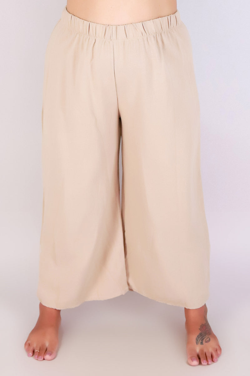 Jeans Warehouse Hawaii - PLUS PLUS WOVEN CASUAL CAPRIS - CITY BREEZE CAPRI PANTS | By ZENOBIA