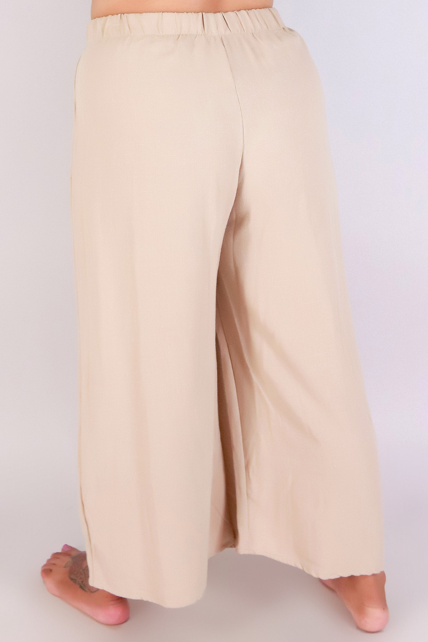 Jeans Warehouse Hawaii - PLUS PLUS WOVEN CASUAL CAPRIS - CITY BREEZE CAPRI PANTS | By ZENOBIA