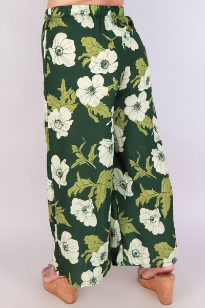 Jeans Warehouse Hawaii - PLUS PRINT WOVEN CAPRI'S - PUA KALA CAPRI PANTS | By LUZ