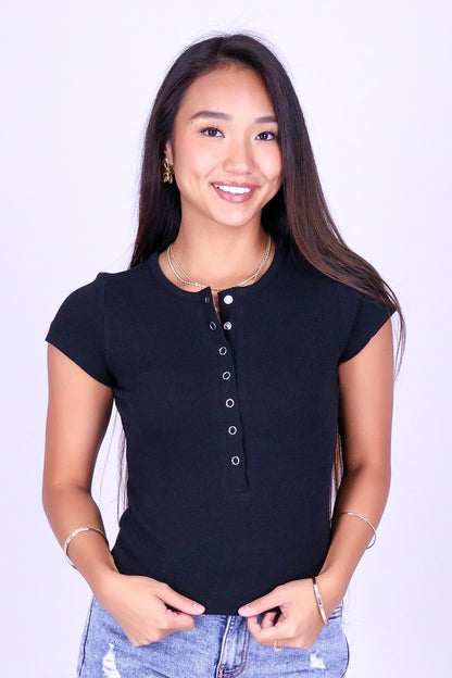 STAPLE PIECE TOP