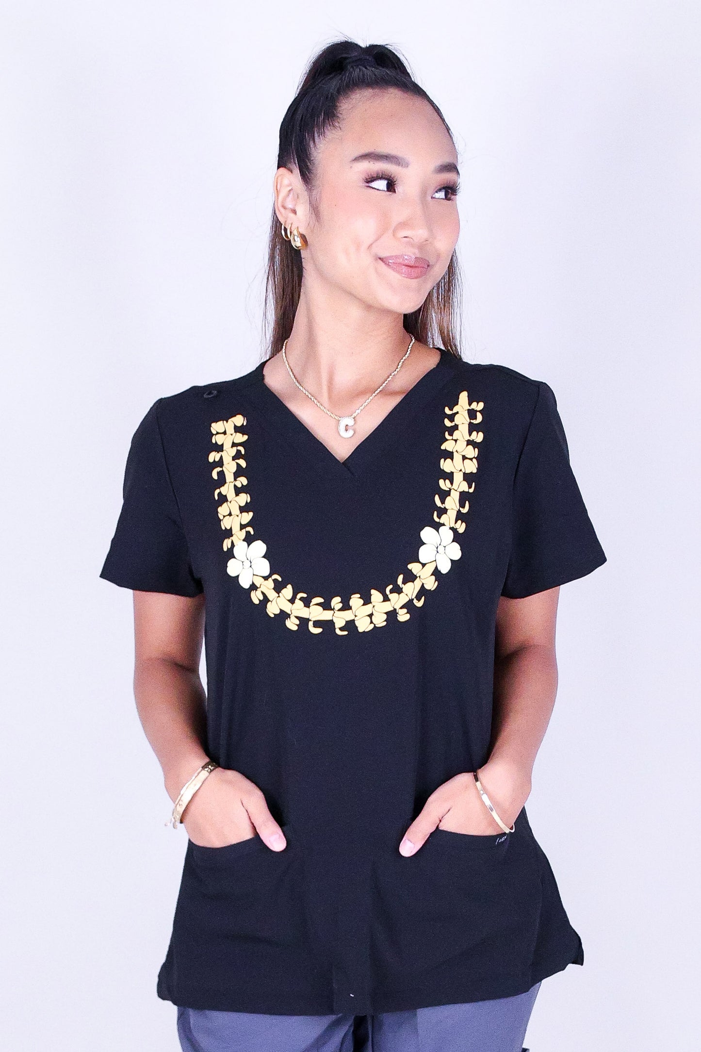 PUAKENIKENI SCRUB TOP