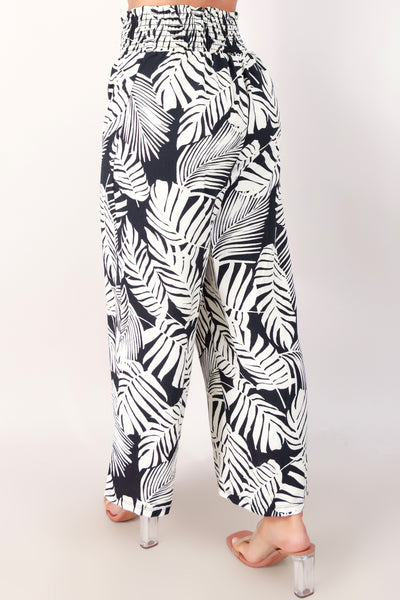 Jeans Warehouse Hawaii - PRINT WOVEN CAPRI'S - IN THE MOMENT CAPRI PANTS | By LUZ
