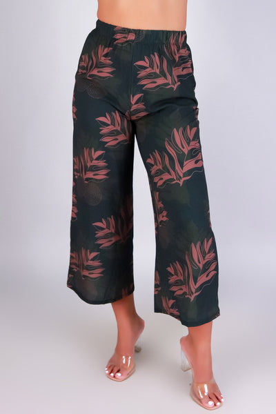 Jeans Warehouse Hawaii - PRINT WOVEN CAPRI'S - ULU CAPRI'S | By LUZ