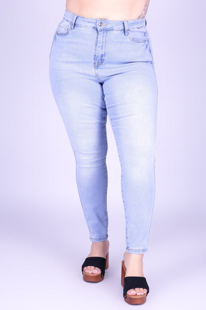 EVERYDAY FIT SKINNY JEANS